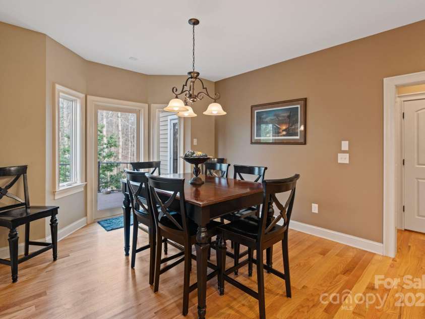 3196 Stonemill Path, Sherrills Ford, NC 28673.  MLS# CAR4235401, YatesRealty ID 5350. BREAKFAST NOOK