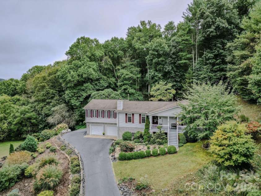 71 Reserve Drive, Burnsville, NC 28714.  MLS# CAR4416631, YatesRealty ID 53500. 