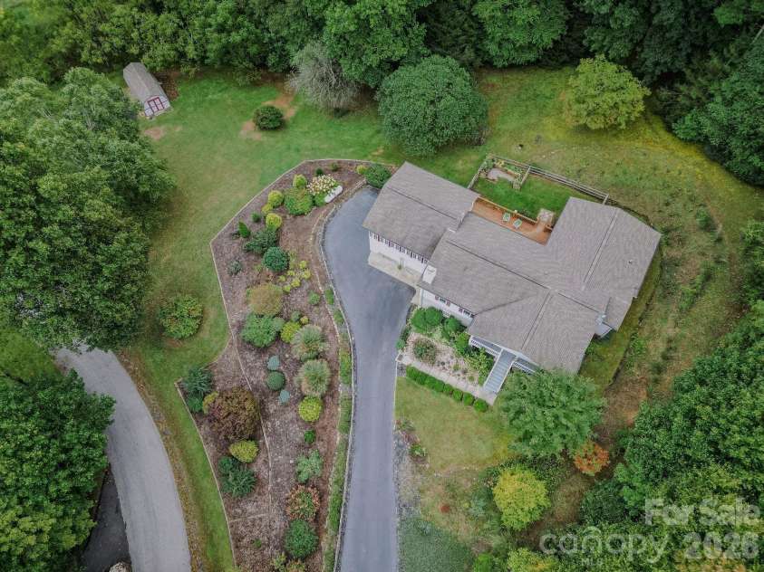 71 Reserve Drive, Burnsville, NC 28714.  MLS# CAR4416631, YatesRealty ID 53500. 