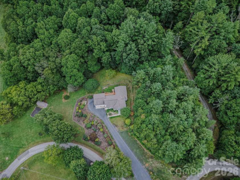 71 Reserve Drive, Burnsville, NC 28714.  MLS# CAR4416631, YatesRealty ID 53500. 