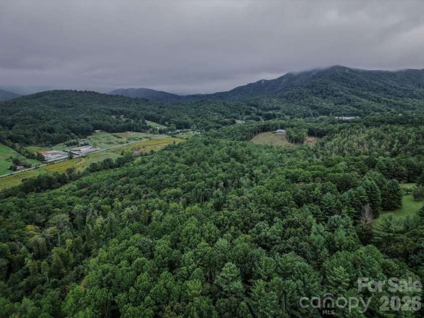 71 Reserve Drive, Burnsville, NC 28714.  MLS# CAR4416631, YatesRealty ID 53500. 