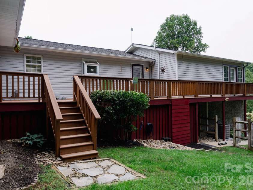 71 Reserve Drive, Burnsville, NC 28714.  MLS# CAR4416631, YatesRealty ID 53500. 