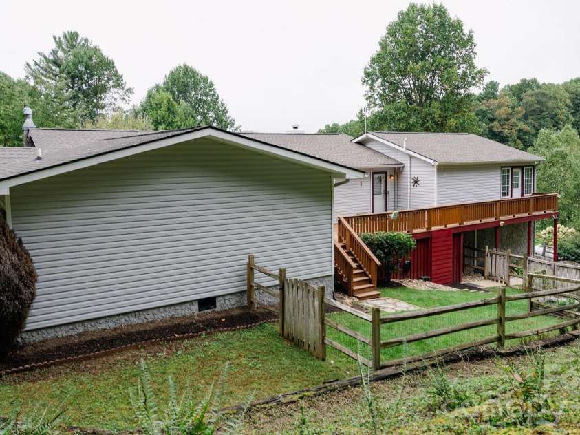 71 Reserve Drive, Burnsville, NC 28714.  MLS# CAR4416631, YatesRealty ID 53500. 