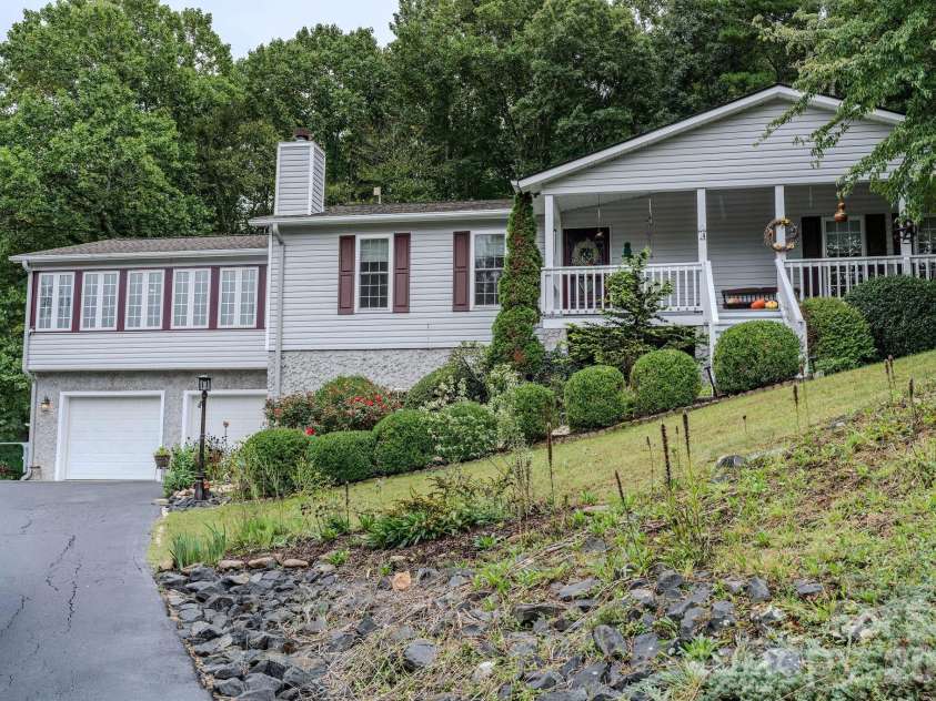 71 Reserve Drive, Burnsville, NC 28714.  MLS# CAR4416631, YatesRealty ID 53500. 