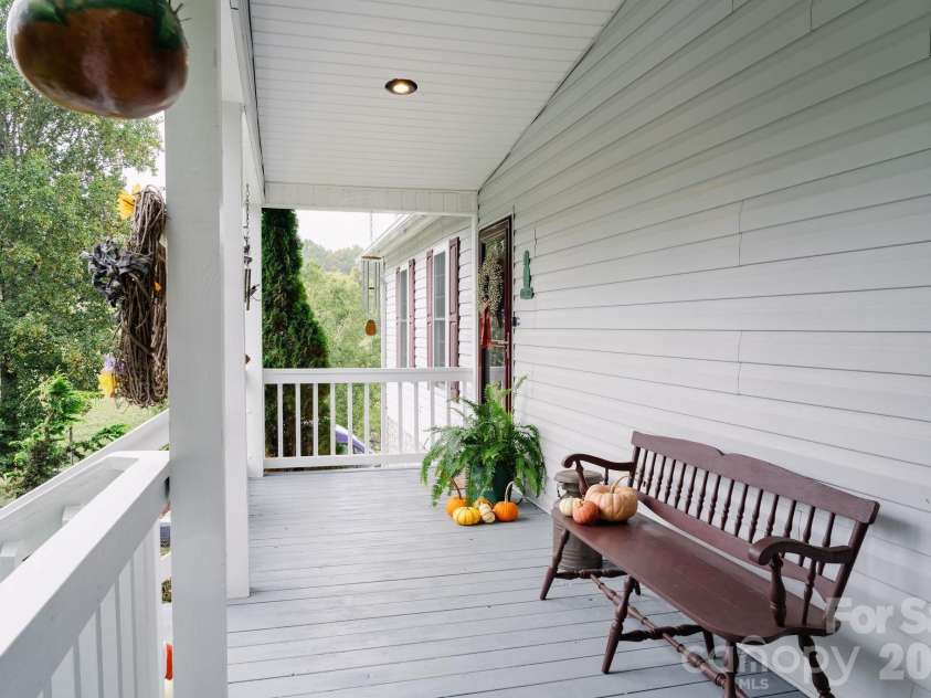 71 Reserve Drive, Burnsville, NC 28714.  MLS# CAR4416631, YatesRealty ID 53500. 
