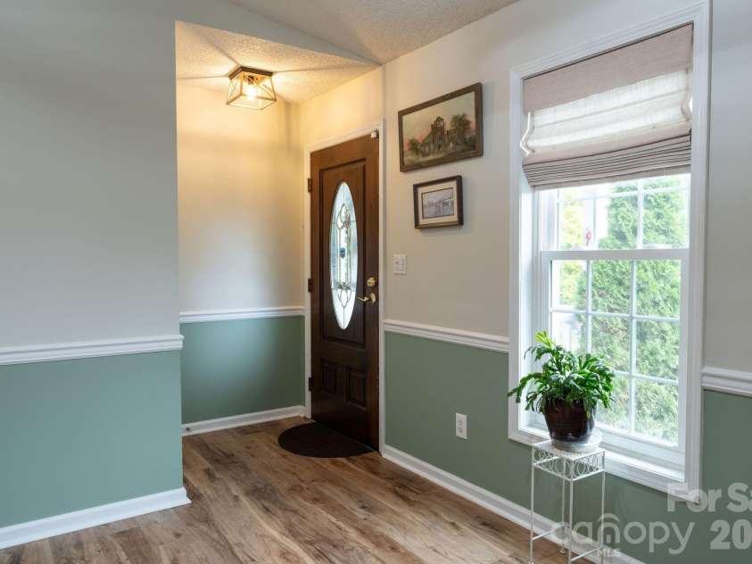 71 Reserve Drive, Burnsville, NC 28714.  MLS# CAR4416631, YatesRealty ID 53500. 