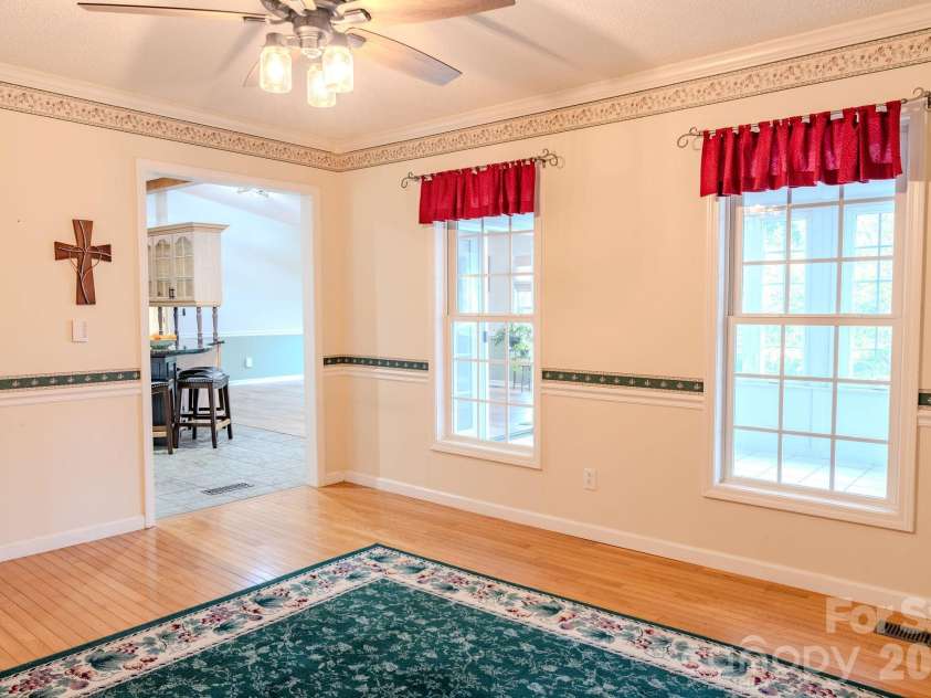 71 Reserve Drive, Burnsville, NC 28714.  MLS# CAR4416631, YatesRealty ID 53500. 