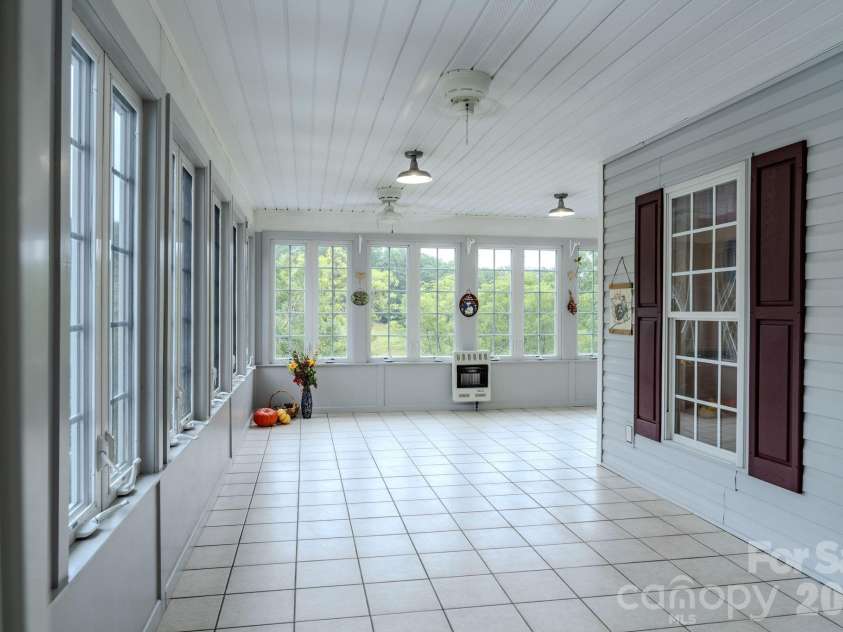 71 Reserve Drive, Burnsville, NC 28714.  MLS# CAR4416631, YatesRealty ID 53500. 