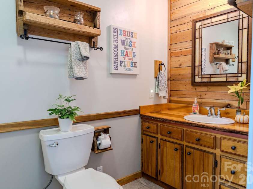 71 Reserve Drive, Burnsville, NC 28714.  MLS# CAR4416631, YatesRealty ID 53500. 
