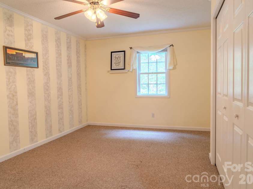 71 Reserve Drive, Burnsville, NC 28714.  MLS# CAR4416631, YatesRealty ID 53500. 