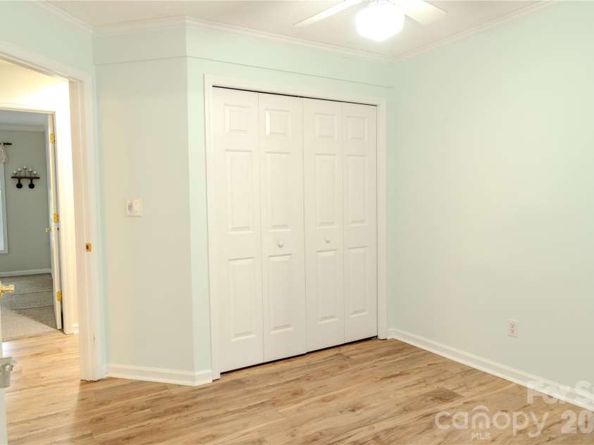 71 Reserve Drive, Burnsville, NC 28714.  MLS# CAR4416631, YatesRealty ID 53500. 