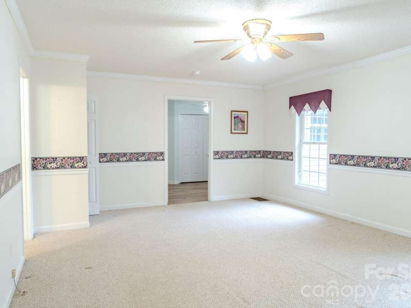 71 Reserve Drive, Burnsville, NC 28714.  MLS# CAR4416631, YatesRealty ID 53500. 