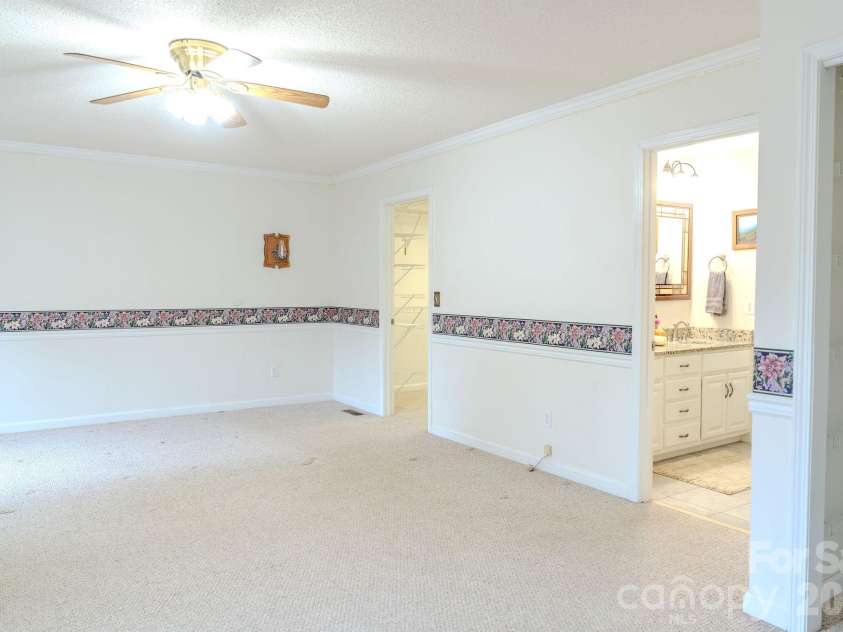 71 Reserve Drive, Burnsville, NC 28714.  MLS# CAR4416631, YatesRealty ID 53500. 
