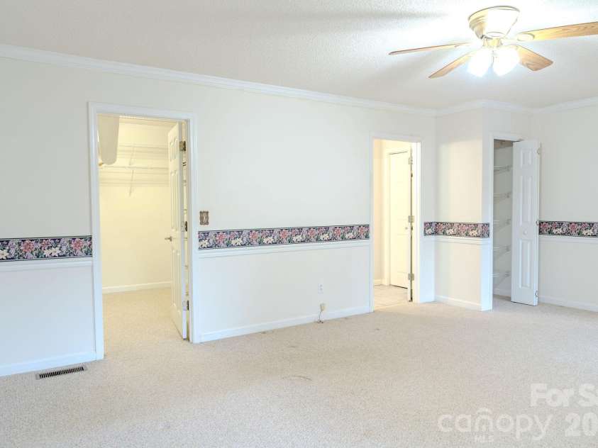 71 Reserve Drive, Burnsville, NC 28714.  MLS# CAR4416631, YatesRealty ID 53500. 
