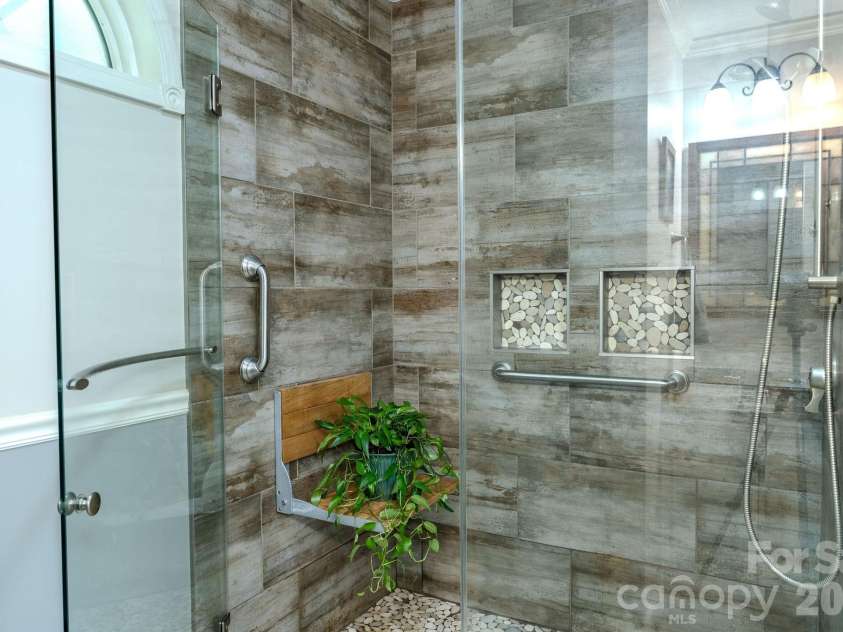 71 Reserve Drive, Burnsville, NC 28714.  MLS# CAR4416631, YatesRealty ID 53500. 