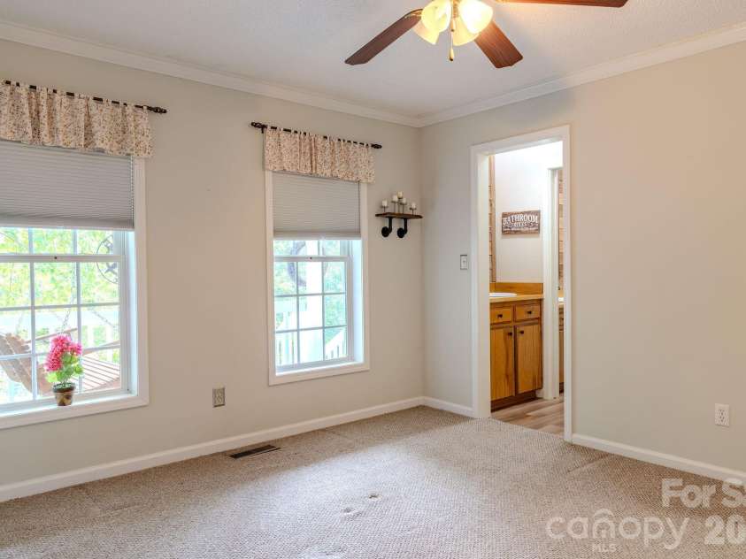 71 Reserve Drive, Burnsville, NC 28714.  MLS# CAR4416631, YatesRealty ID 53500. 