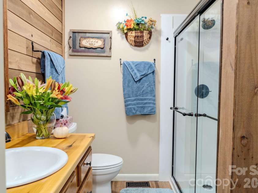 71 Reserve Drive, Burnsville, NC 28714.  MLS# CAR4416631, YatesRealty ID 53500. 