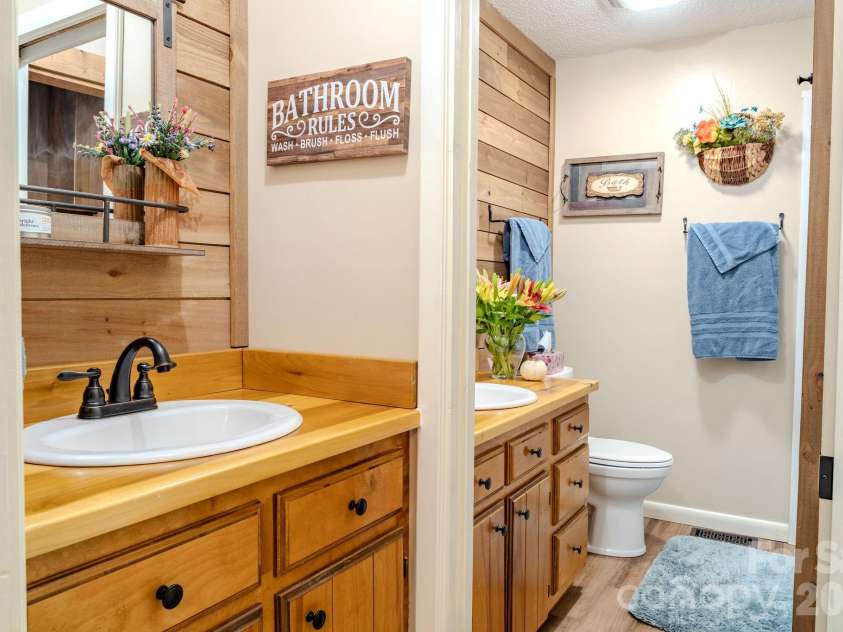 71 Reserve Drive, Burnsville, NC 28714.  MLS# CAR4416631, YatesRealty ID 53500. 