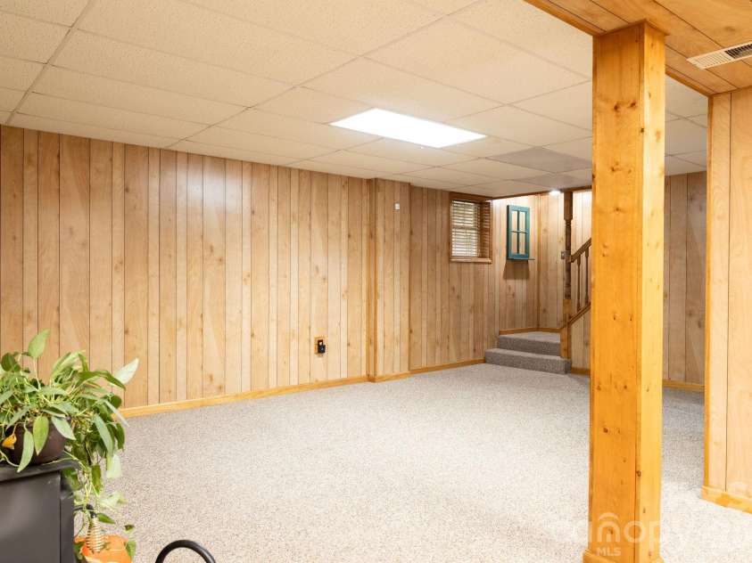 71 Reserve Drive, Burnsville, NC 28714.  MLS# CAR4416631, YatesRealty ID 53500. 