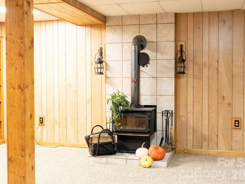 71 Reserve Drive, Burnsville, NC 28714.  MLS# CAR4416631, YatesRealty ID 53500. 