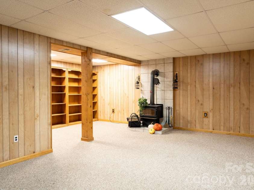 71 Reserve Drive, Burnsville, NC 28714.  MLS# CAR4416631, YatesRealty ID 53500. 