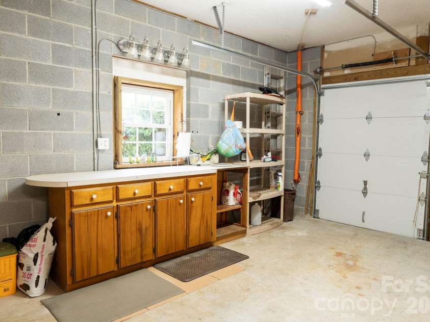 71 Reserve Drive, Burnsville, NC 28714.  MLS# CAR4416631, YatesRealty ID 53500. 