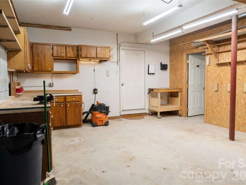 71 Reserve Drive, Burnsville, NC 28714.  MLS# CAR4416631, YatesRealty ID 53500. 