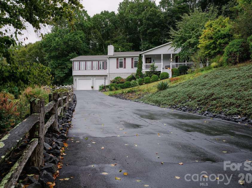 71 Reserve Drive, Burnsville, NC 28714.  MLS# CAR4416631, YatesRealty ID 53500. 