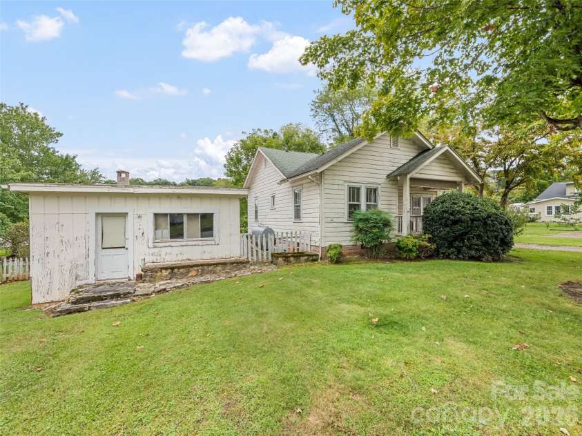 102 Marshall Street, Waynesville, NC 28786.  MLS# CAR4429237, YatesRealty ID 53501. 