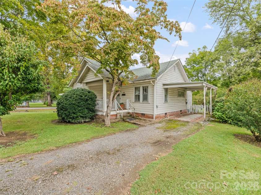 102 Marshall Street, Waynesville, NC 28786.  MLS# CAR4429237, YatesRealty ID 53501. 