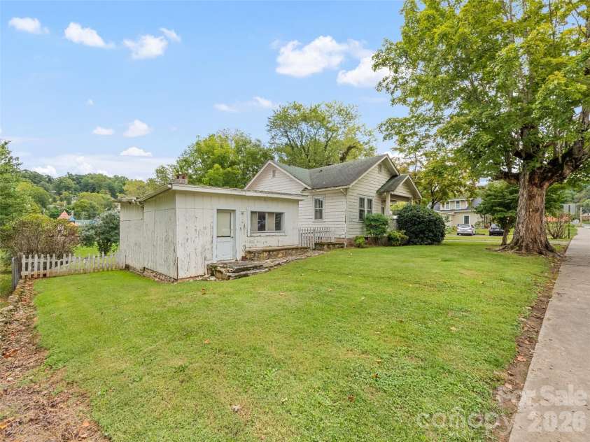 102 Marshall Street, Waynesville, NC 28786.  MLS# CAR4429237, YatesRealty ID 53501. 