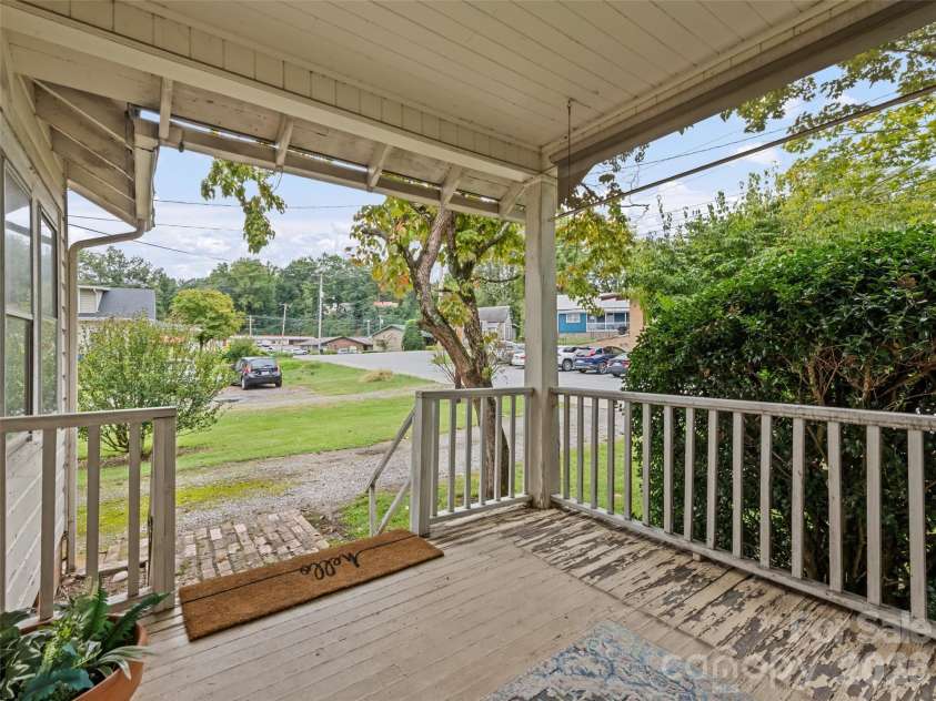 102 Marshall Street, Waynesville, NC 28786.  MLS# CAR4429237, YatesRealty ID 53501. 