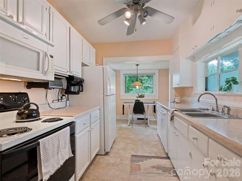 102 Marshall Street, Waynesville, NC 28786.  MLS# CAR4429237, YatesRealty ID 53501. 