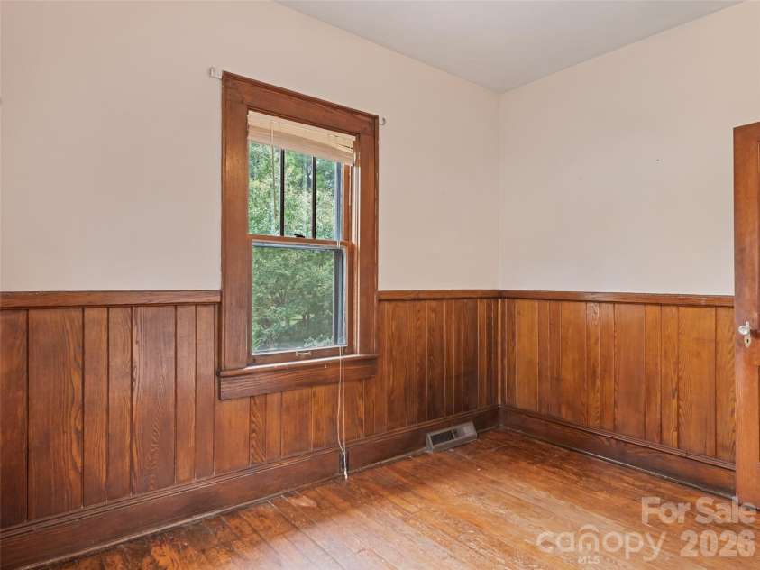 102 Marshall Street, Waynesville, NC 28786.  MLS# CAR4429237, YatesRealty ID 53501. 