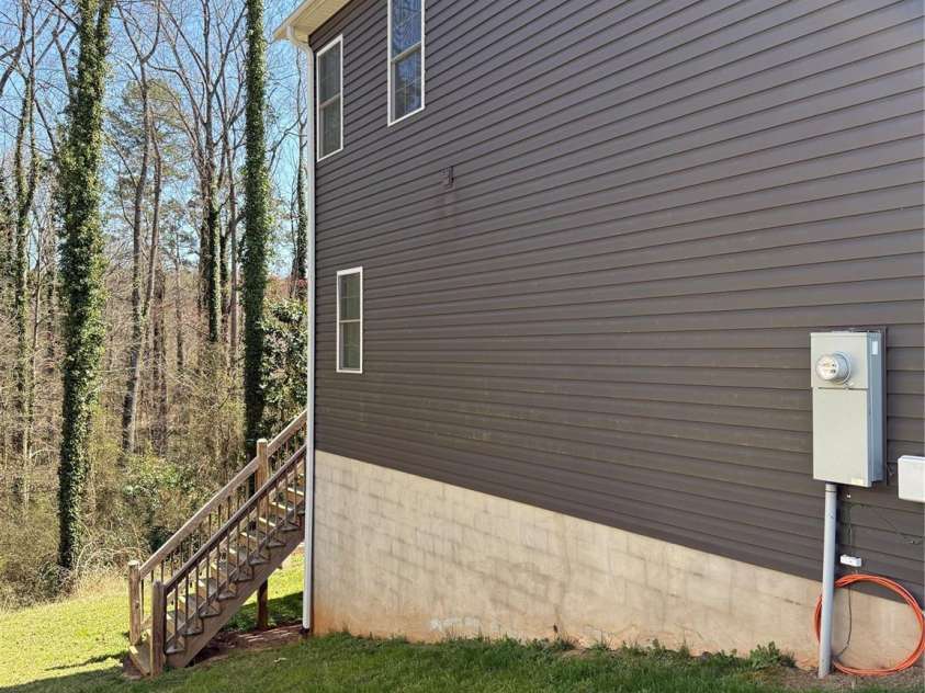 1084 20th Street, Hickory, NC 28601.  MLS# CAR4429249, YatesRealty ID 53502. 
