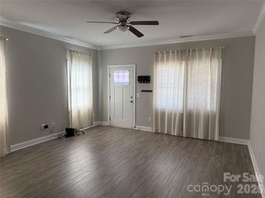 1084 20th Street, Hickory, NC 28601.  MLS# CAR4429249, YatesRealty ID 53502. 