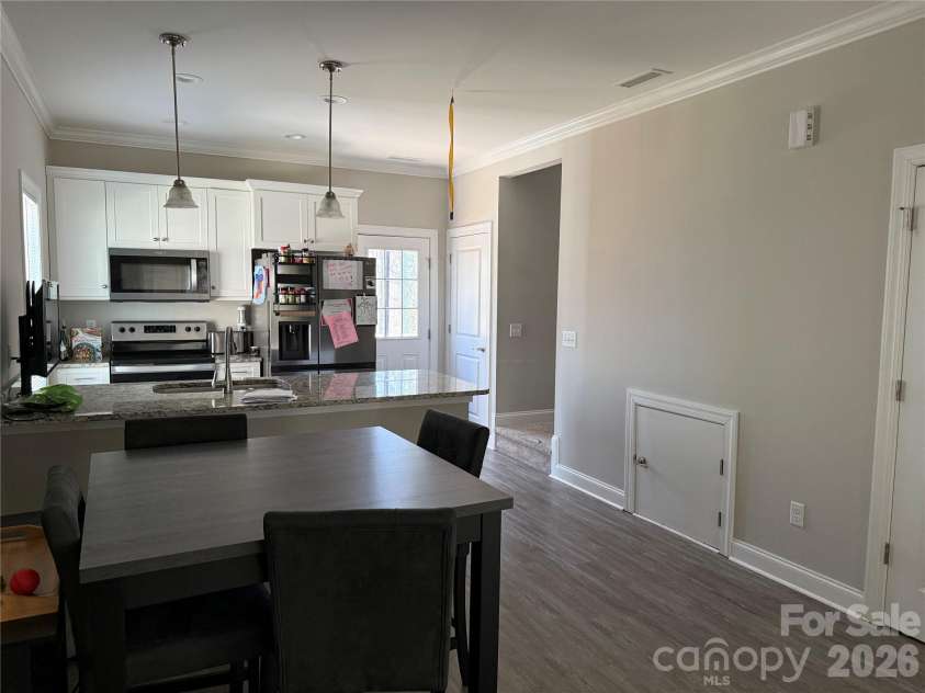 1084 20th Street, Hickory, NC 28601.  MLS# CAR4429249, YatesRealty ID 53502. 