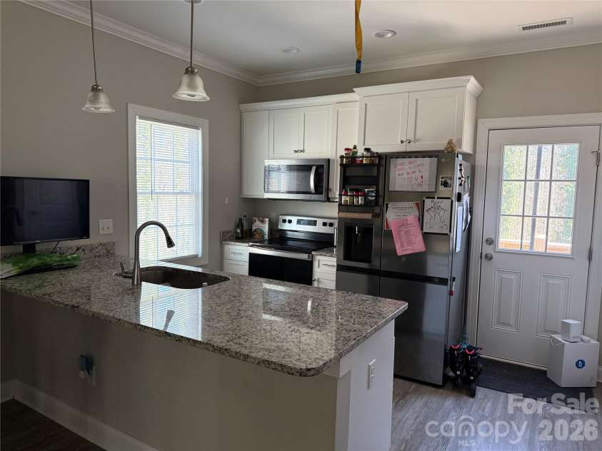 1084 20th Street, Hickory, NC 28601.  MLS# CAR4429249, YatesRealty ID 53502. 