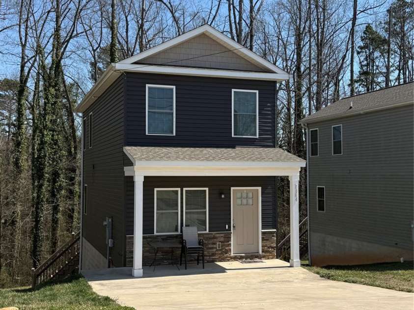 1084 20th Street, Hickory, NC 28601.  MLS# CAR4429249, YatesRealty ID 53502. 