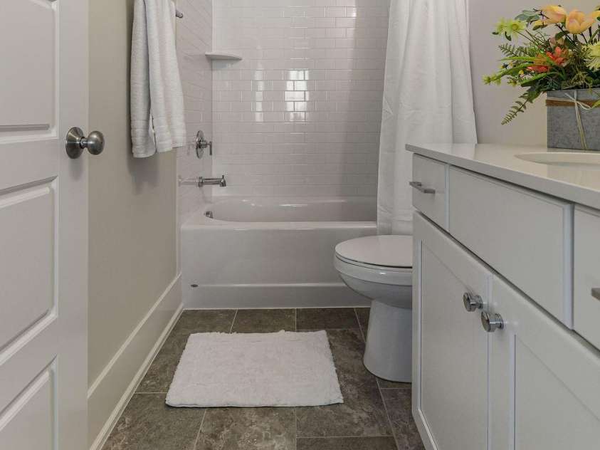 16 Bally Bunion Lane, Pinehurst, NC 28374.  MLS# CAR4429084, YatesRealty ID 53503. Full Third Bathroom