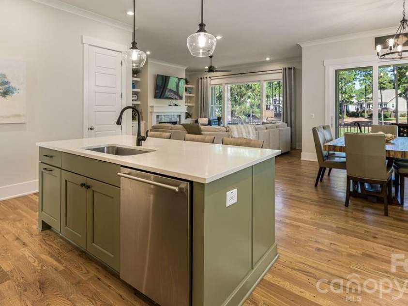 16 Bally Bunion Lane, Pinehurst, NC 28374.  MLS# CAR4429084, YatesRealty ID 53503. Large Kitchen Island