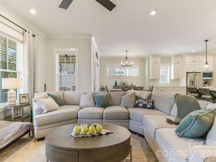 16 Bally Bunion Lane, Pinehurst, NC 28374.  MLS# CAR4429084, YatesRealty ID 53503. Natural Light -filled area