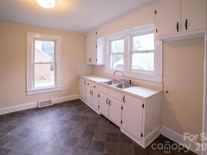 1173 Piedmont Road, Morganton, NC 28655.  MLS# CAR4429263, YatesRealty ID 53504. 