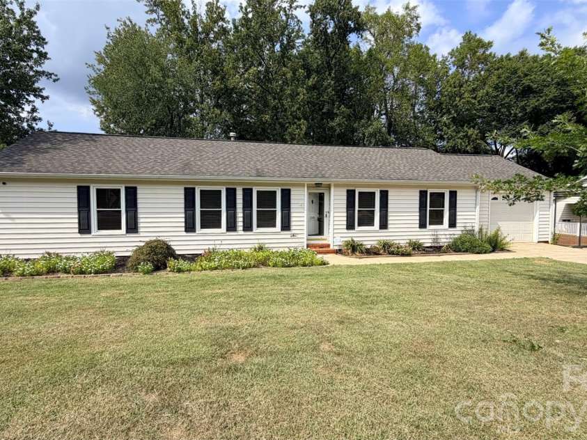 2500 Jacobs Road, Gastonia, NC 28054.  MLS# CAR4429275, YatesRealty ID 53506. 