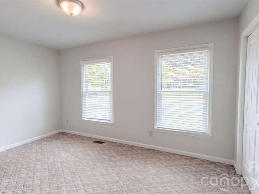 2500 Jacobs Road, Gastonia, NC 28054.  MLS# CAR4429275, YatesRealty ID 53506. 