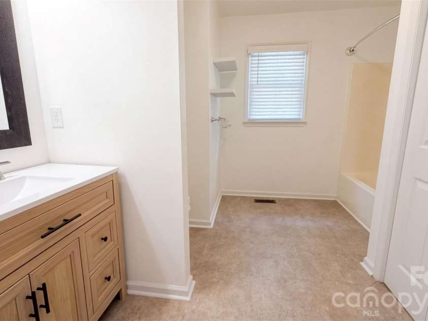 2500 Jacobs Road, Gastonia, NC 28054.  MLS# CAR4429275, YatesRealty ID 53506. 