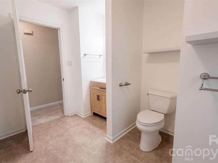 2500 Jacobs Road, Gastonia, NC 28054.  MLS# CAR4429275, YatesRealty ID 53506. 