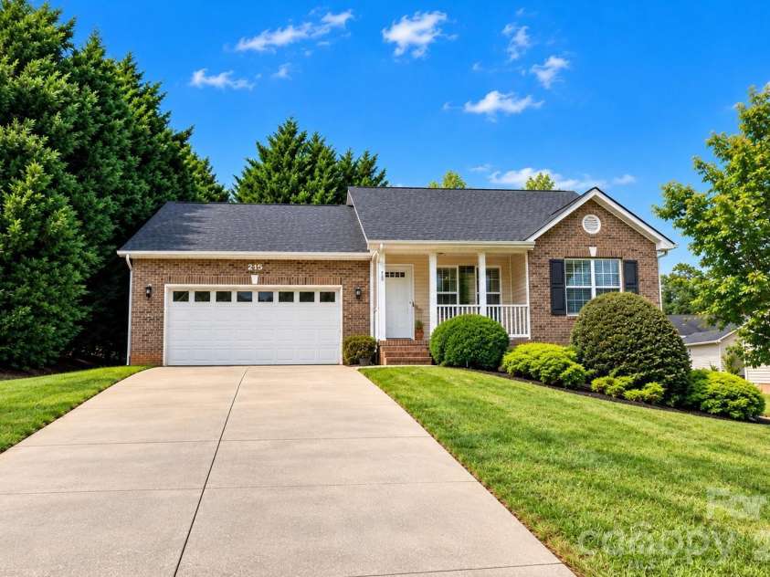 215 Pine Meadows Circle, Hickory, NC 28601.  MLS# CAR4427017, YatesRealty ID 53507. 