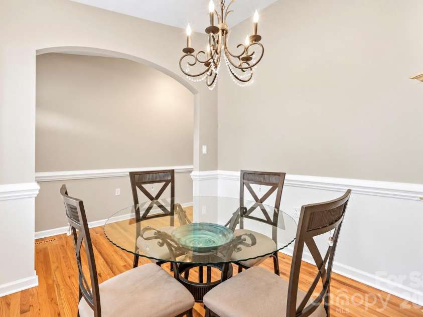 215 Pine Meadows Circle, Hickory, NC 28601.  MLS# CAR4427017, YatesRealty ID 53507. 