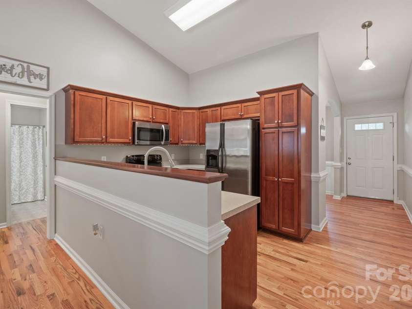 215 Pine Meadows Circle, Hickory, NC 28601.  MLS# CAR4427017, YatesRealty ID 53507. 